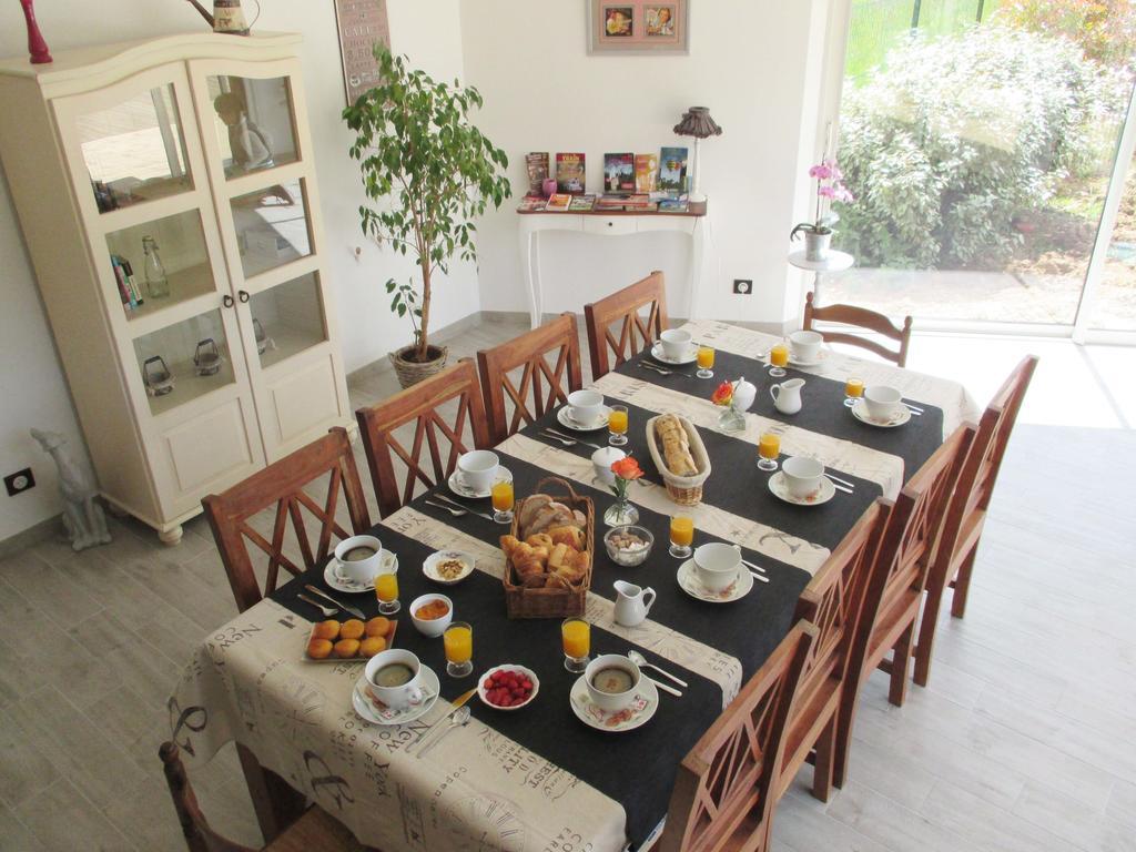 Les Abris Du Chateau Mer Bagian luar foto